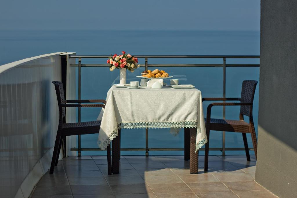 Sky Inn Hotel Batumi-3